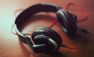 Aprenda inglês com ‘audiobooks’ ou livros auditivos
